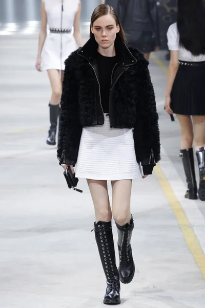Look 24